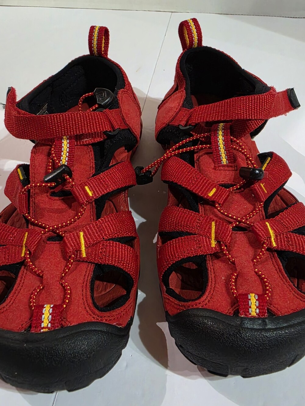 Keen Big Kids Size 5 Newport Hiking & Water Sandals-Red-Adjustable EUC READ